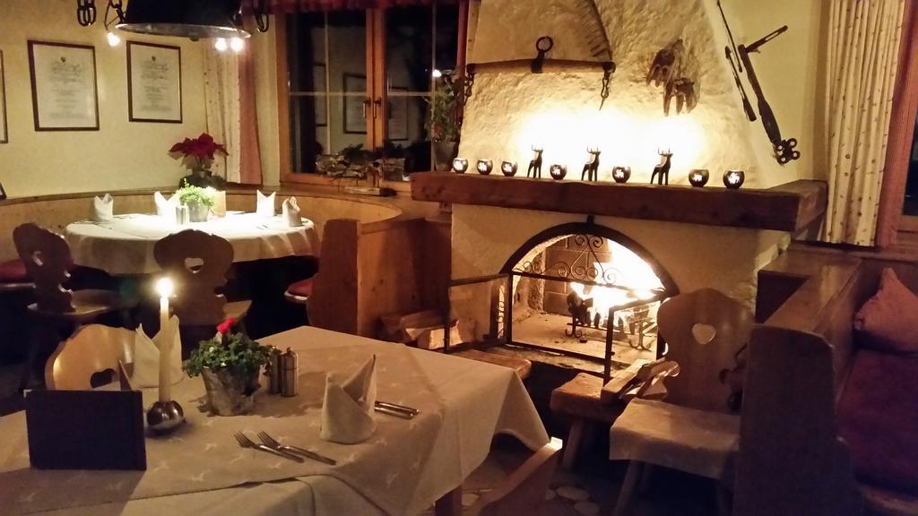 Hotel Garni - Restaurant Kaminstube Sankt Anton am Arlberg Buitenkant foto