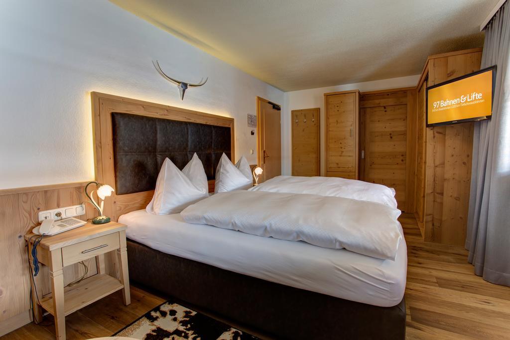 Hotel Garni - Restaurant Kaminstube Sankt Anton am Arlberg Buitenkant foto